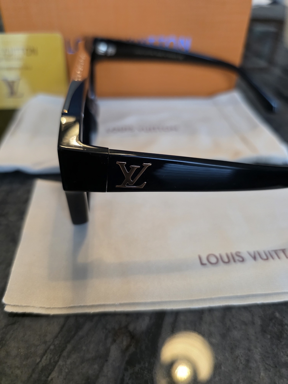 NWT UNISEX Louis Vuitton 1502 Evidence Black & Gold Shield Sunglasses - Picture 7 of 14